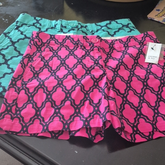 crown & ivy Pants - Crown & Ivy Pink and Green Bermuda Shorts with Geometric Pattern